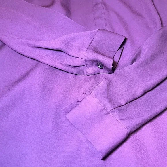 Simply Vera Vera Wang Womens Size Small Burgundy Blouse Pleated V-Neck Roll Tab - Picture 8 of 11